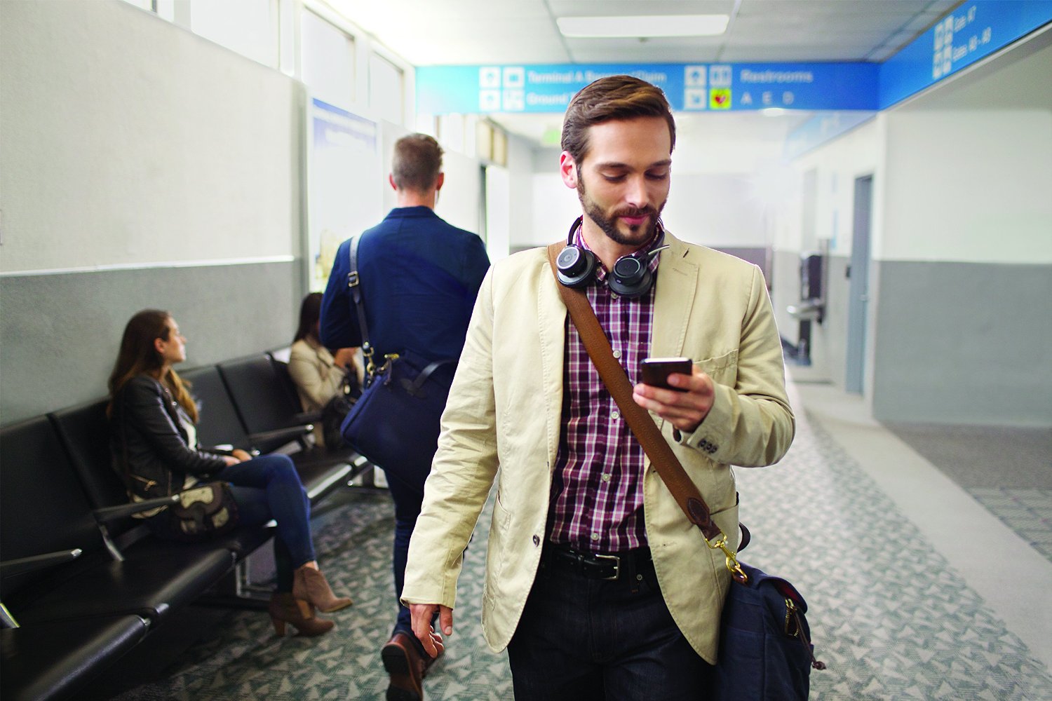 Plantronics Voyager Focus UC B825 incl. Charging Stand