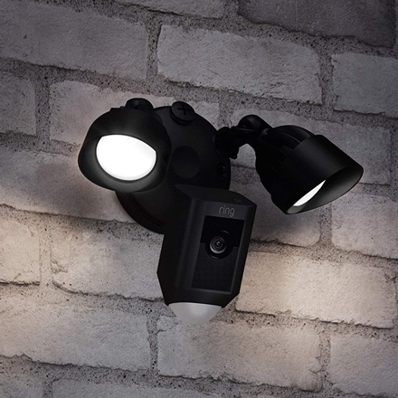 Ring 8SF1P7 Sicherheitskamera mit Flutlicht schwarz