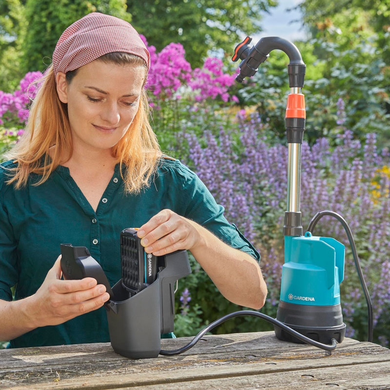 GARDENA 14602-66 Akku-Regenfasspumpe 2000/2 18V P4A solo