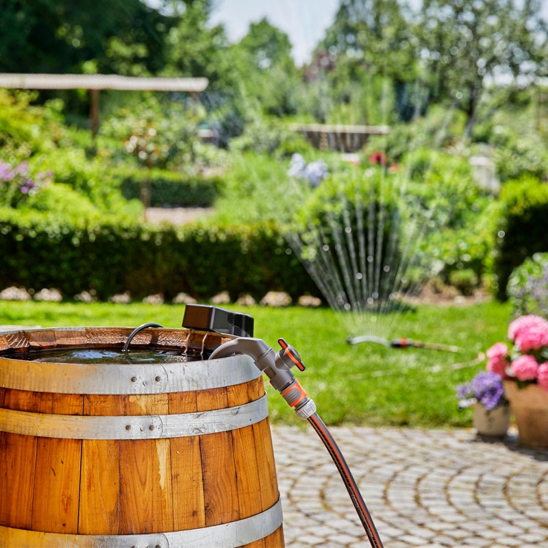 GARDENA 14602-66 Akku-Regenfasspumpe 2000/2 18V P4A solo