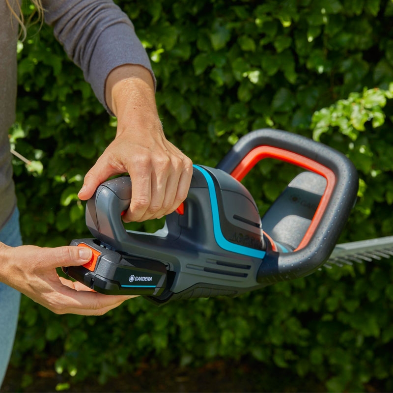 GARDENA 14730-20 Akku-Heckenschere ComfortCut 50/18V-P4A Ready-To-Use Set