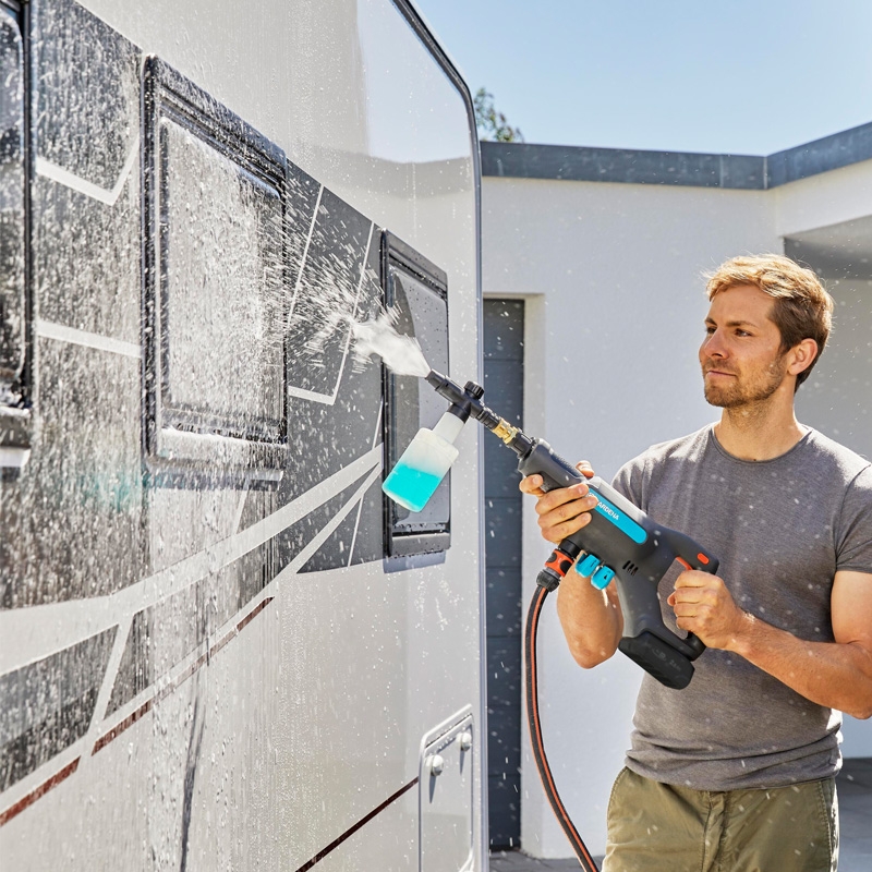 GARDENA 14800-55 Akku-Mitteldruckreinger AquaClean 24/18V P4A solo