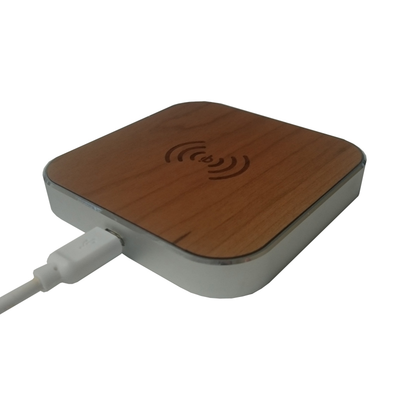Peter Jäckel Qi Wireless Charger Woody Silber