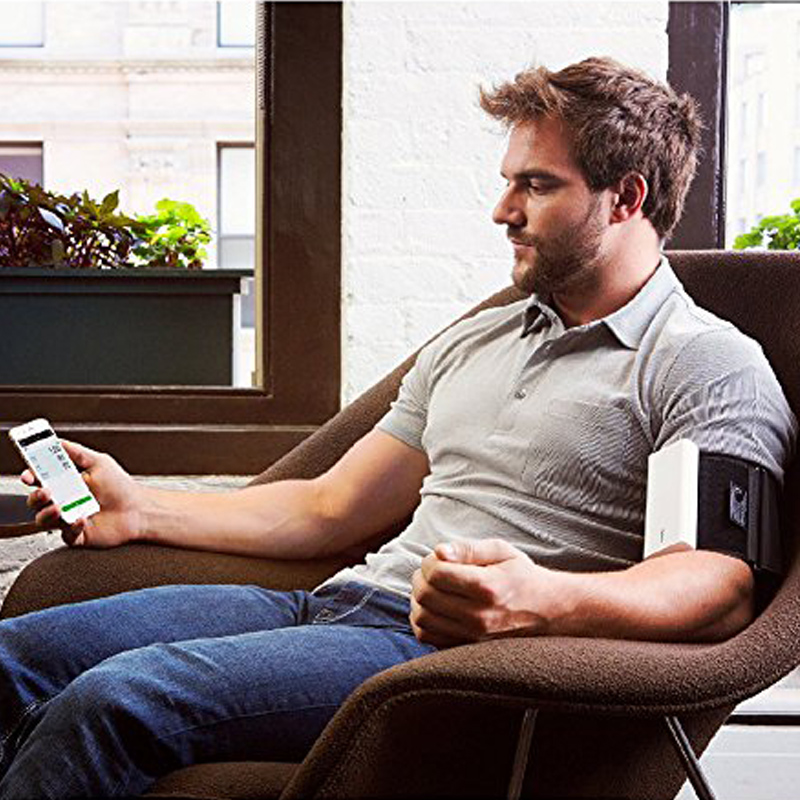 QardioArm smartes kabelloses Blutdruckmessgerät weiss