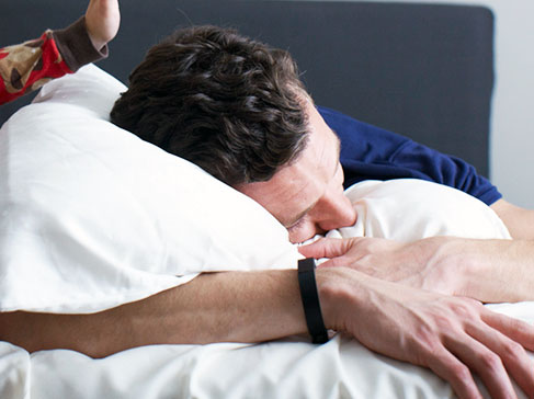 FitBit Flex Aktivitäts- und Schlaf-Tracker mit Smartwatchfunktionen violett