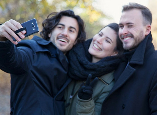 Happy Strappy Smartphone Fingerhalter silber