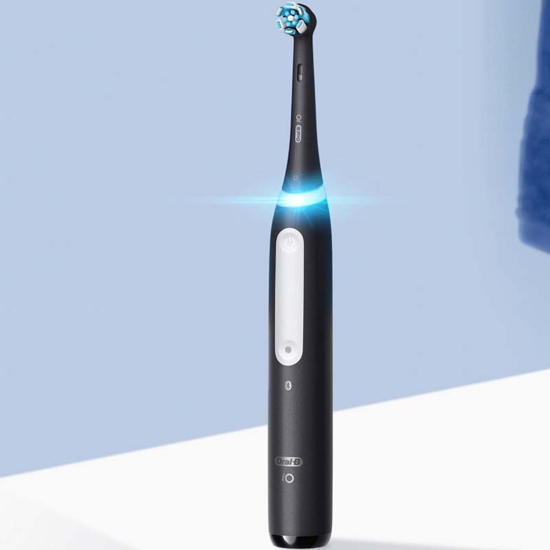 Oral-B iO Series 4 elektrische Zahnbürste mattschwarz