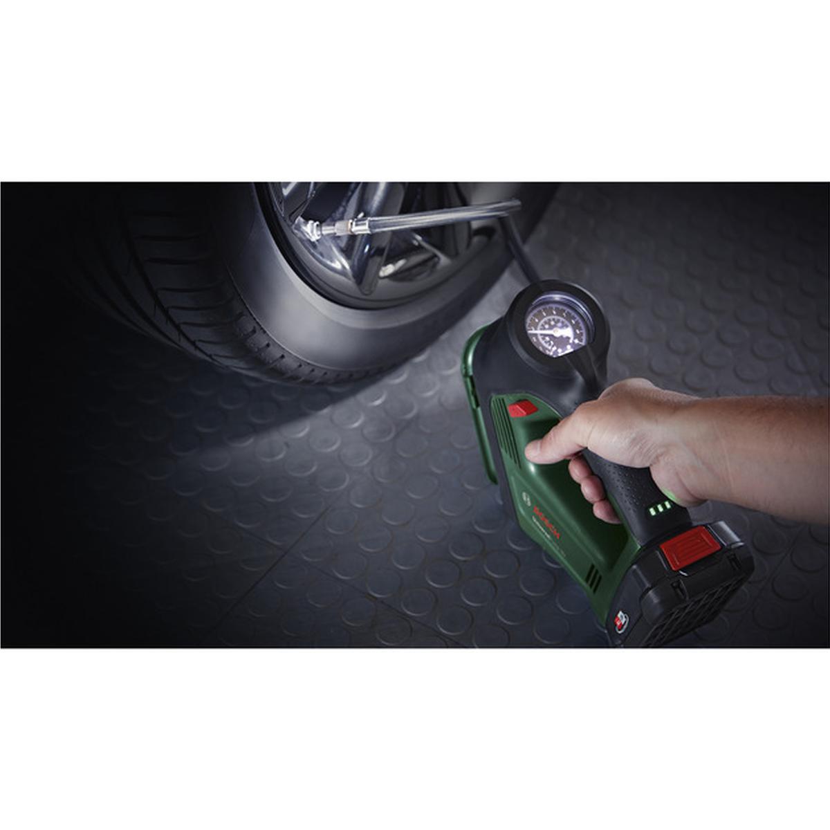 Bosch UniversalPump 18V Akku-Luftpumpe Set mit 2,0Ah Akku grün/schwarz