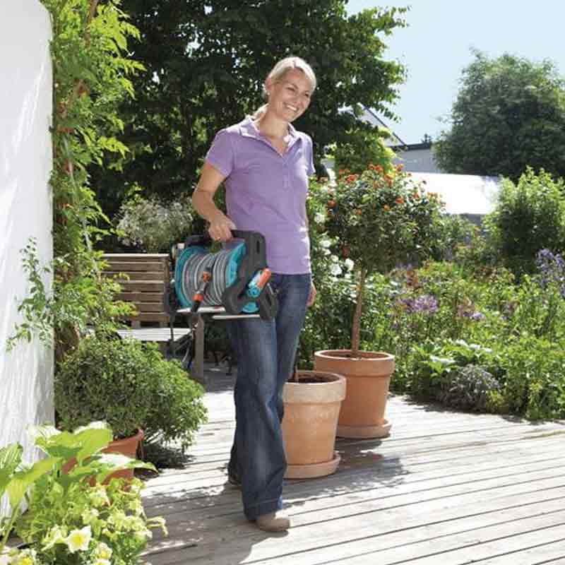 GARDENA 08010-20 Schlauchtrommel Classic 10 Set, kpl. mit 10 m Schlauch, Systemteilen und Spritze