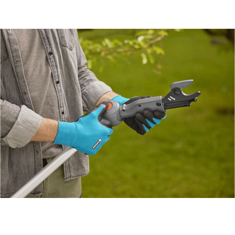 GARDENA 14776-20 Akku-Teleskop-Baumschere HighCut 360/18V P4A Ready-To-Use Set