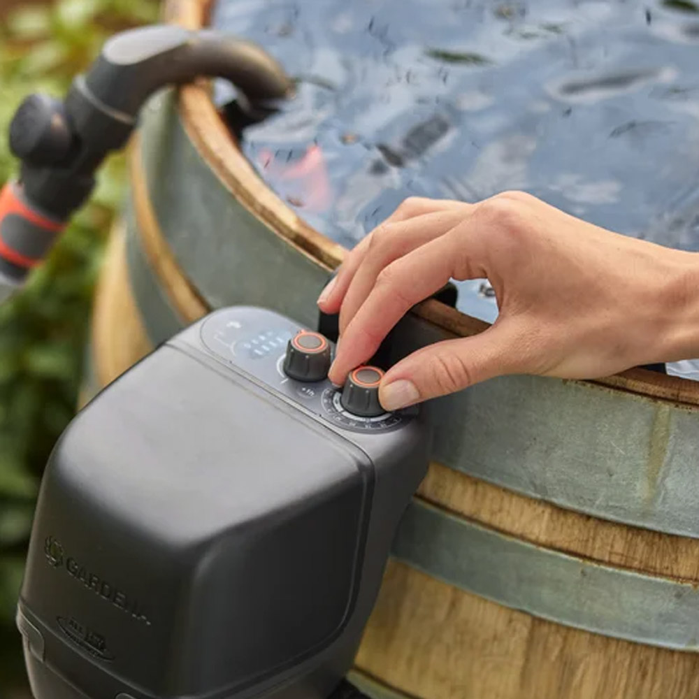 GARDENA 14604-20 Akku-Regenfasspumpe 2600 Comfort 18V P4A Ready-To-Use Set