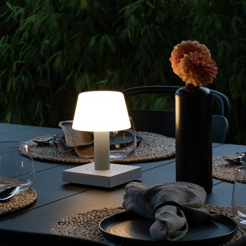 Konstsmide Monaco USB-Tischleuchte weiß, 2700/3000K, dimmbar, Glas