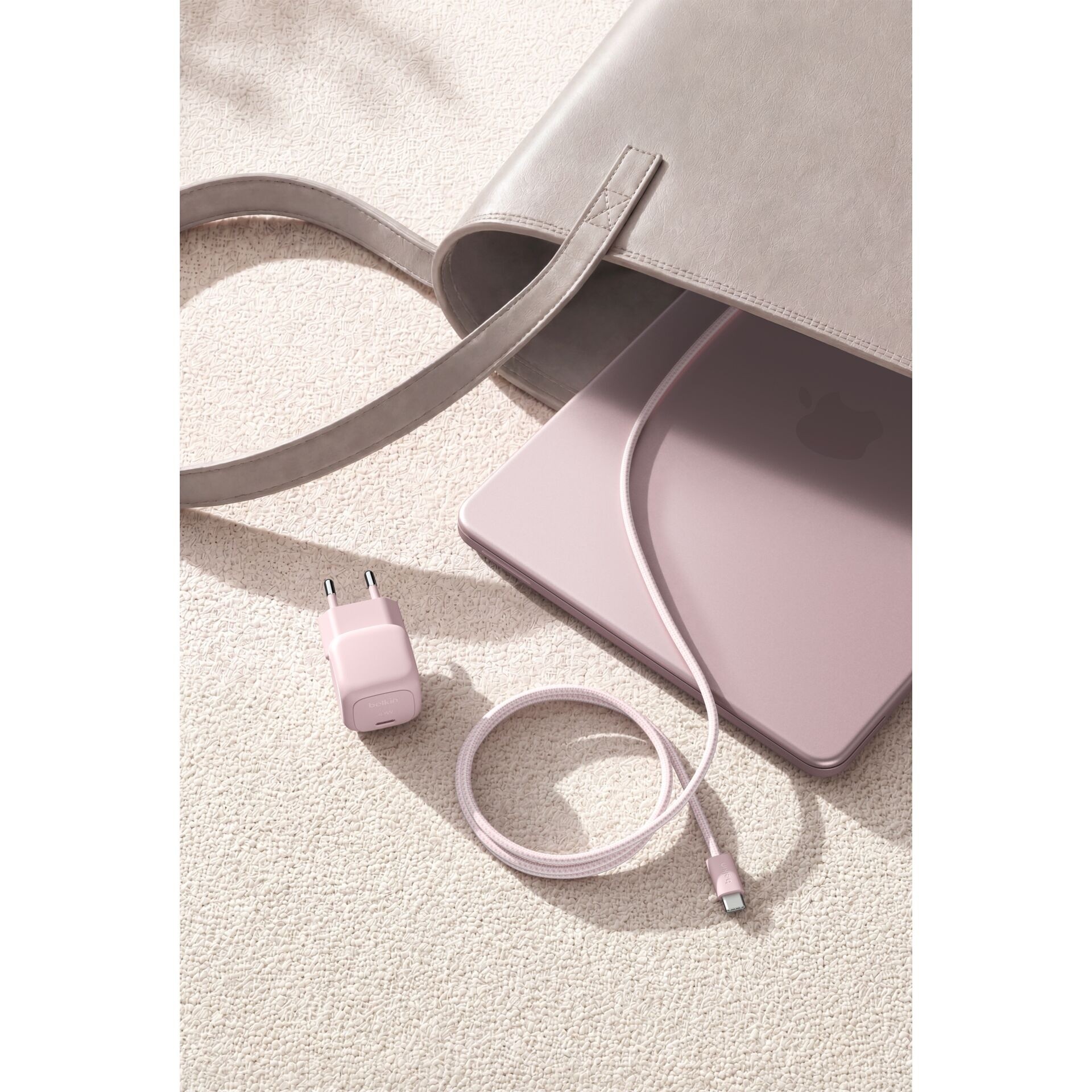 Belkin BoostCharge 30W GaN USB-C Ladegerät mit USB-C Kabel rosa