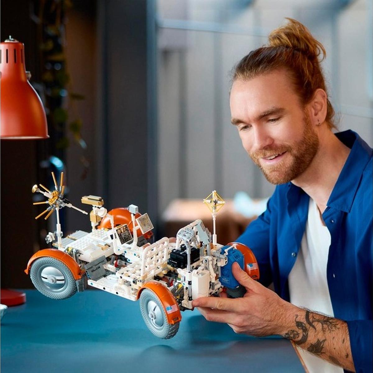 LEGO Technic - NASA Apollo Lunar Roving Vehicle (LRV) (42182)