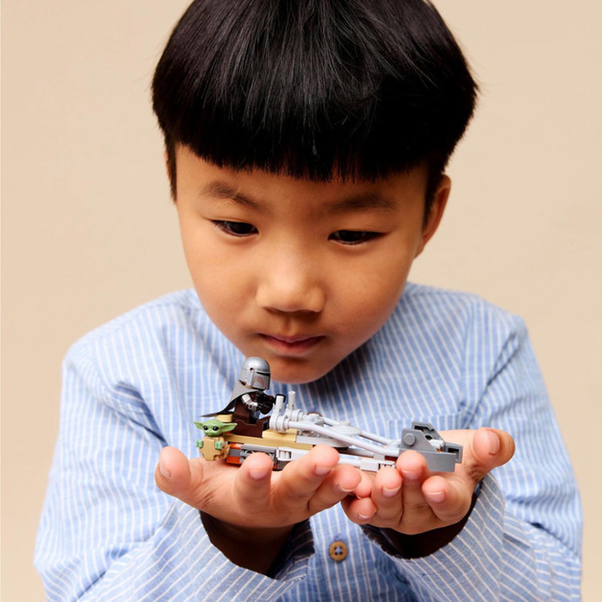 LEGO Star Wars Der Mandalorianer und Grogu auf ihrem Speeder Bike (75436)