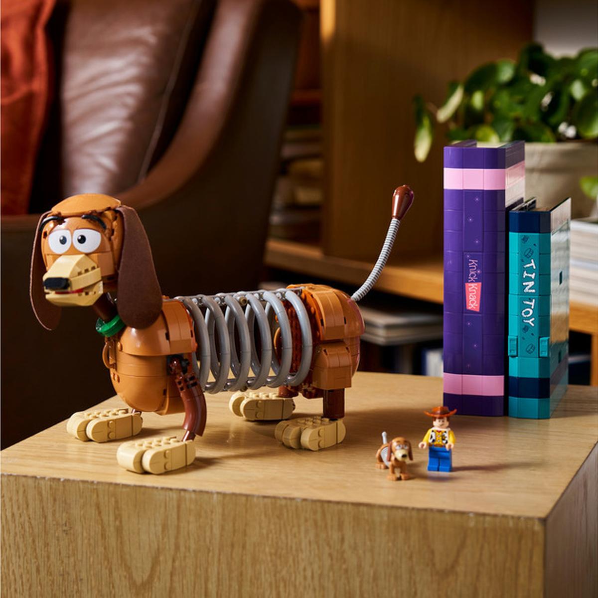 LEGO Disney and Pixar - Toy Story Slinky-Buchstützen (43301)