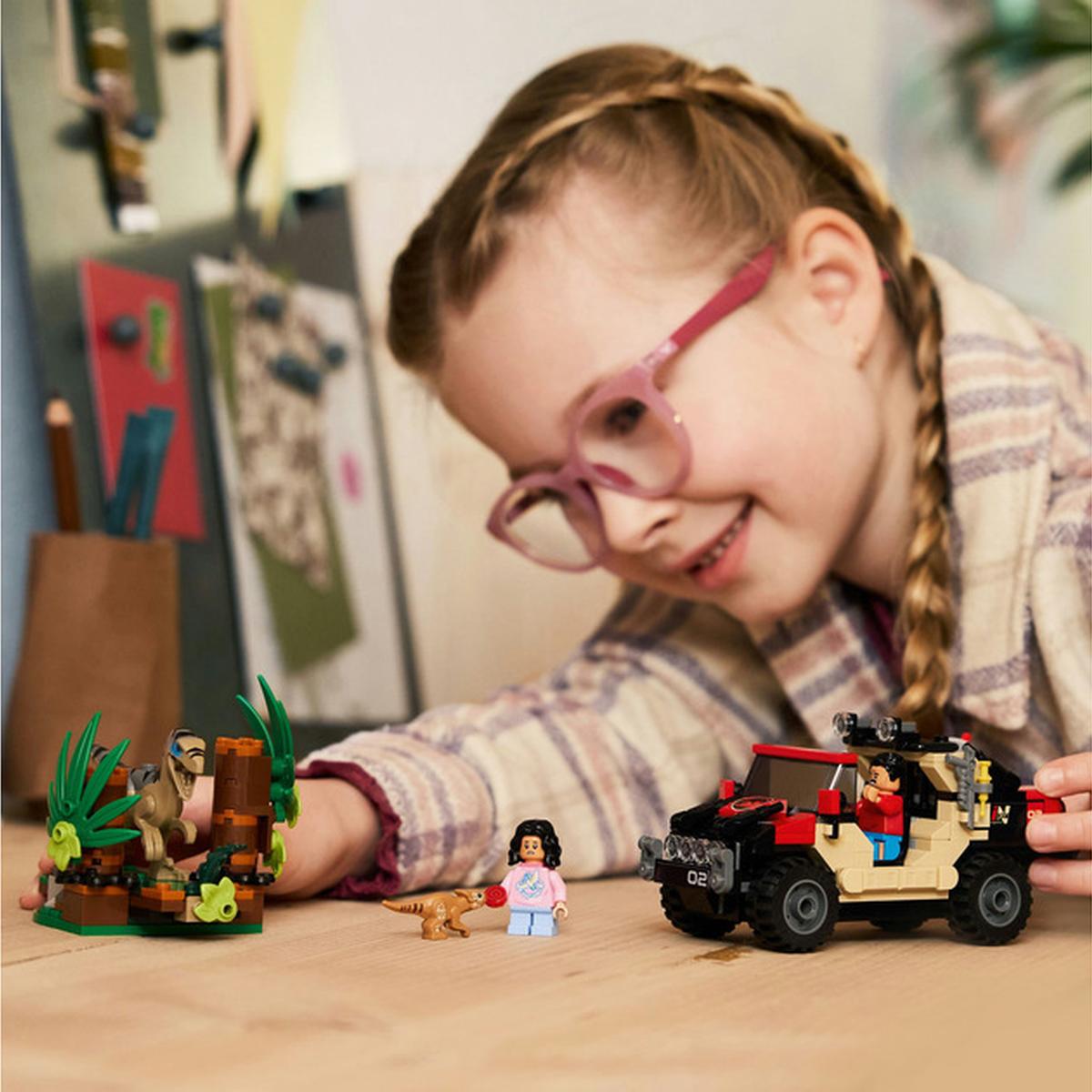 LEGO Jurassic World - Raptor: Verfolgungsjagd mit dem Geländewagen (76972)