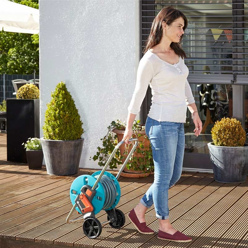 GARDENA 18502-20 Schlauchwagen CleverRoll S Set, kpl. mit 20m Schlauch, Systemteilen und Spritze