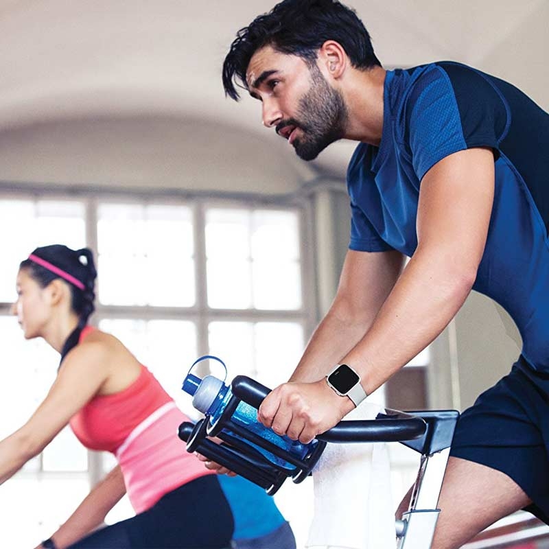 Fitbit Versa Health & Fitness Smartwatch silber