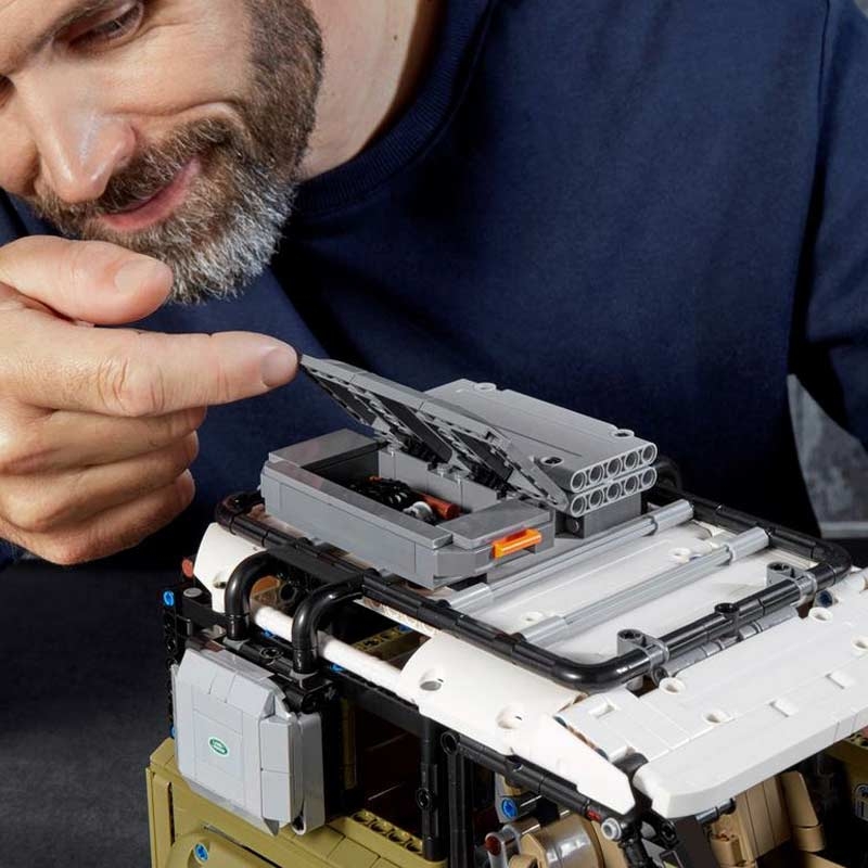 LEGO Technic 42110 Land Rover Defender