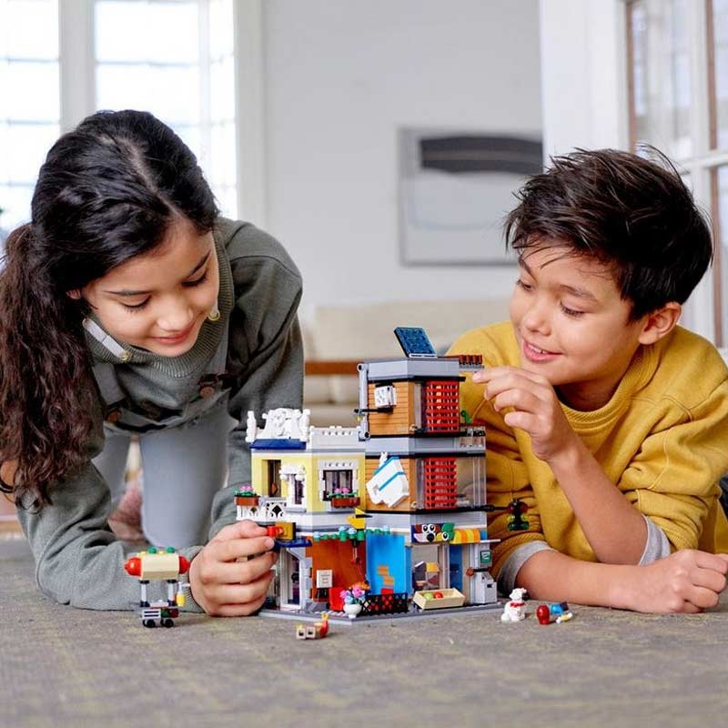 LEGO Creator 31097 Stadthaus mit Zoohandlung & Café