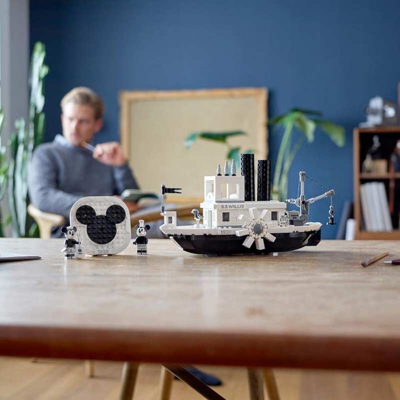 LEGO Ideas 21317 Disney Streamboat Willie