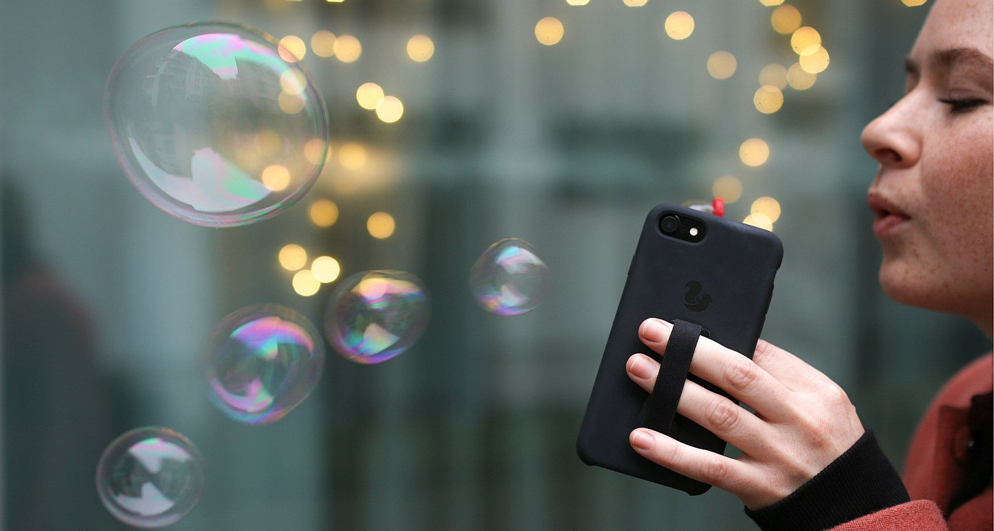 Happy Strappy Smartphone Fingerhalter silber